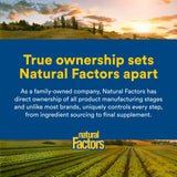 Natural Factors tableta junto a un vaso y plato representando uso diario con comida