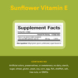 Natural Factors producto en mano para comparar tamaño y porción