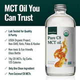 Natural Force aceite MCT vertiéndose en café keto para energía rápida