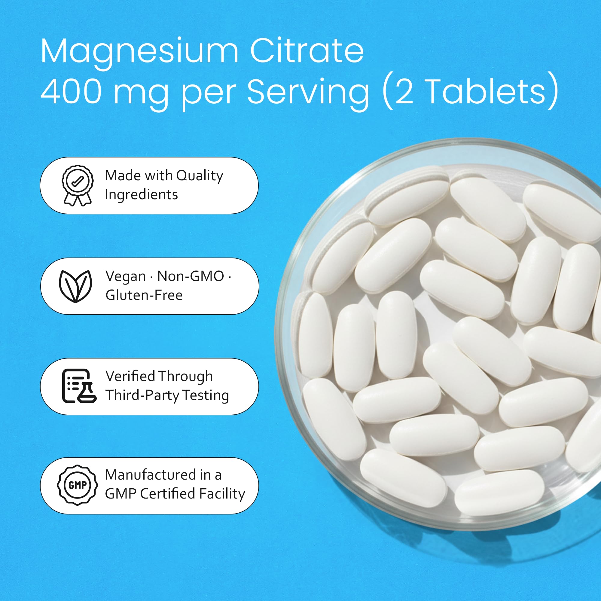 Tableta de NaturaLife Labs en mano mostrando tamaño cómodo para tragar