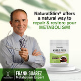 NaturalSlim persona disfrutando batido en estilo de vida activo y práctico