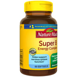 Nature Made softgel comparado con moneda para referencia de tamaño