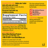 Nature Made primer plano de escaramujo natural usado en la fórmula para destacar el ingrediente complementario