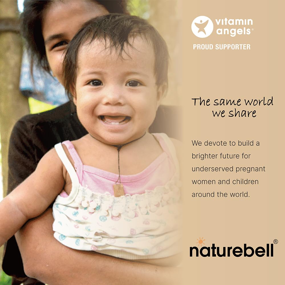 NatureBell cápsulas en mano para comparar tamaño y facilidad de ingestión