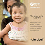 NatureBell tabletas junto a una mano para comparar tamaño y facilidad