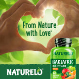 NATURELO cápsula sobre mano para mostrar tamaño y facilidad de uso