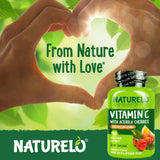 NATURELO cápsulas en mano para mostrar tamaño y dosificación práctica