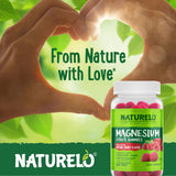 NATURELO frasco junto a objetos cotidianos para ver tamaño y facilidad