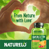 NATURELO suplemento en mesa junto a libro y vaso de agua en rutina