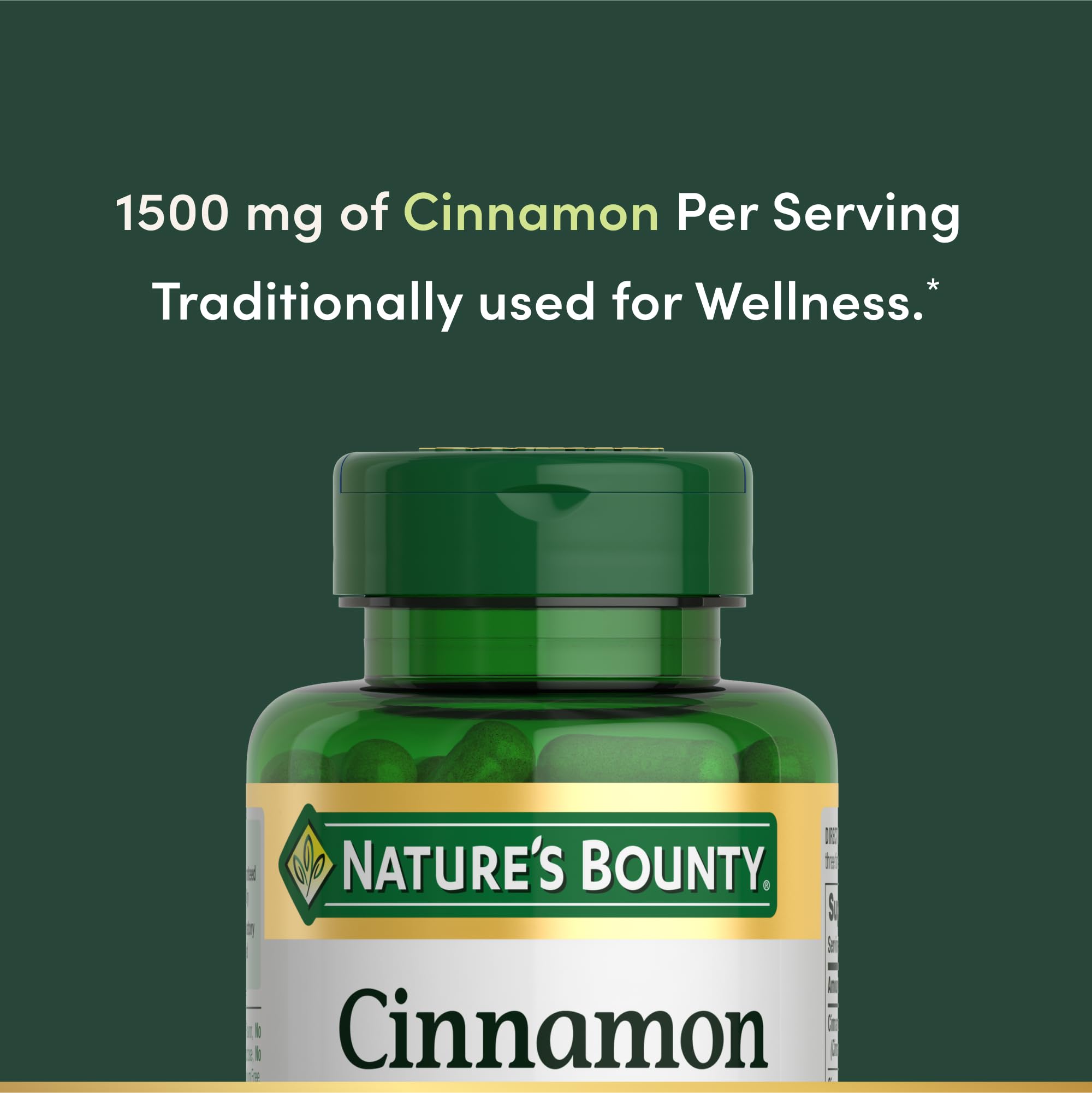 Nature's Bounty cápsula en mano para comparar tamaño y facilitar dosis