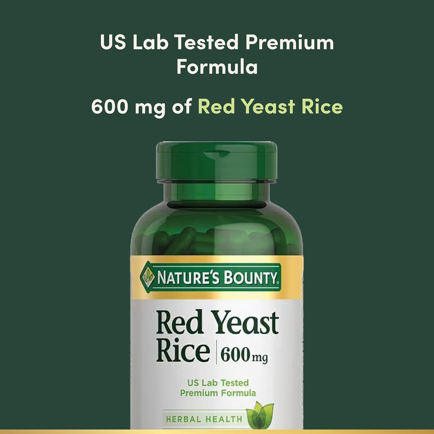 Nature's Bounty cápsula en mano para comparar tamaño y dosificación conveniente