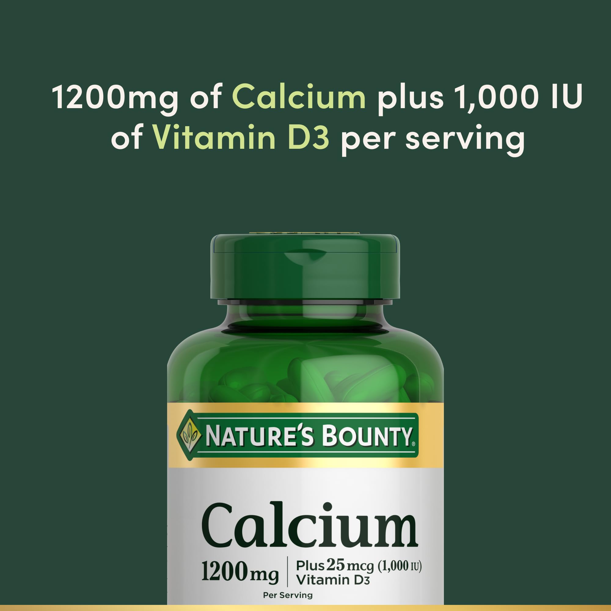 Nature's Bounty cápsulas en mano para comparar tamaño y dosificación