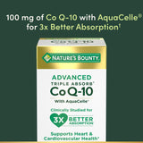 Nature's Bounty frasco abierto con cápsulas en mostrador para uso diario conveniente