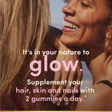 Nature's Bounty gomita en mano lista para consumir con comodidad