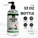 Nature's Diet vertido sobre alimento mostrando mezcla fácil y apetecible