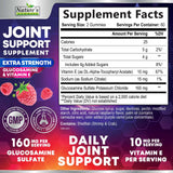 Nature's Gummies gomita en mano para tomar fácil y sabrosa