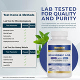 Nature's Lab cápsula en mano para comparar tamaño, beneficio dosificación práctica