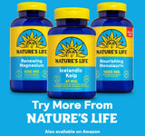 Nature's Life kelp en cocina junto a frutas y vasos, apoyo a la nutrición