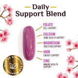 Nature's Nutrition mujer activa tomando el multivitamínico apoyando energía diaria