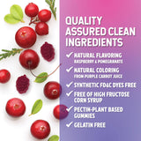 Nature's Nutrition mujer consumiendo gomita para una rutina simple