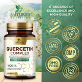 Nature's Nutrition cápsula en mano para apreciar tamaño y forma