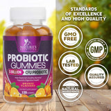 Nature's Nutrition mano sosteniendo gomita ejemplifica dosis diaria fácil