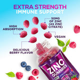 Nature's Nutrition gominola en mano para visualizar tamaño y porción