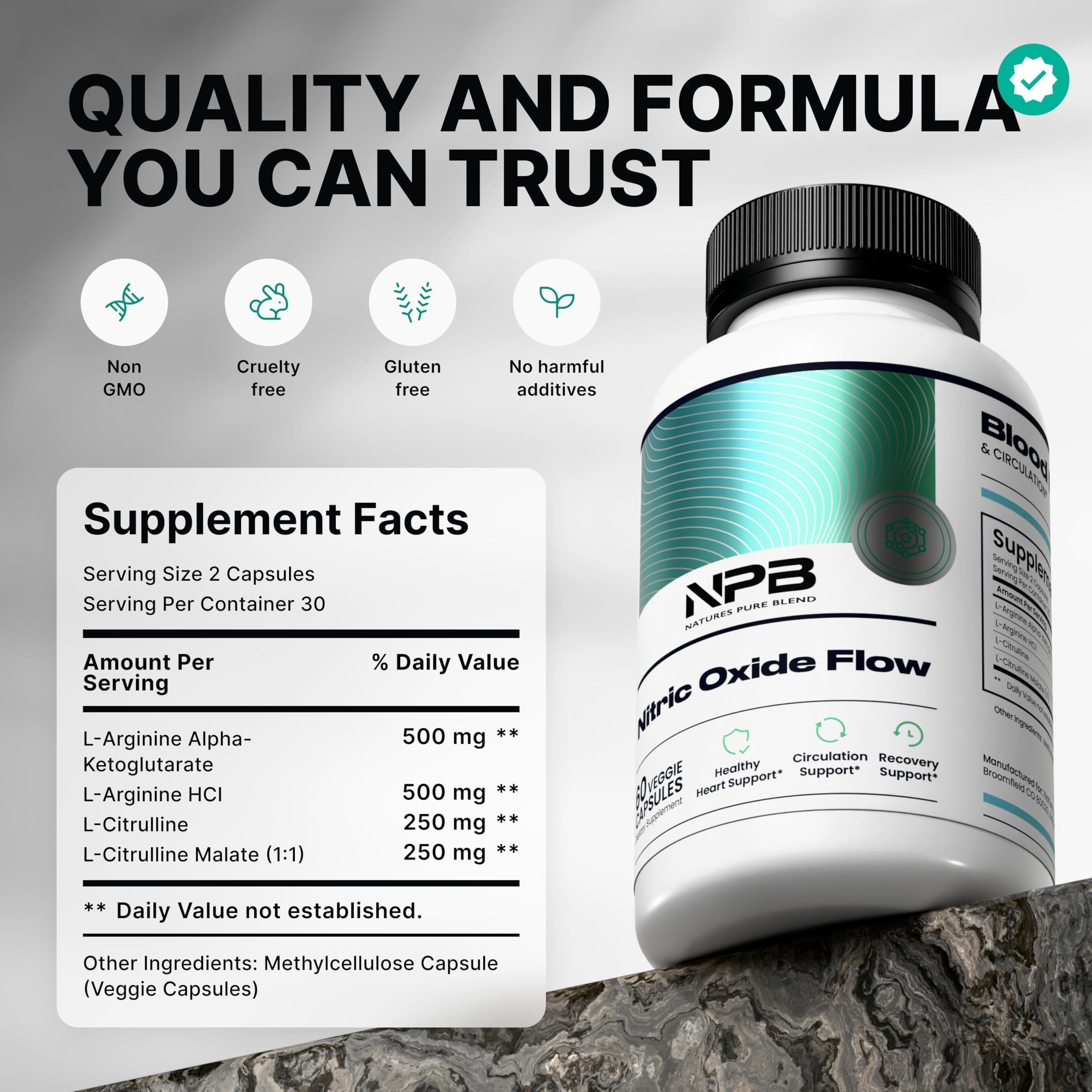 Nature's Pure Blend cápsulas en mano listos para preentreno y energía