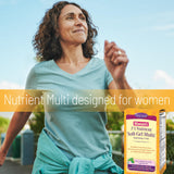 Nature's Secret cápsula en mano para comparar tamaño y portabilidad