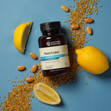 Nature's Sunshine vista cercana de polvo herbal que sugiere ingredientes naturales