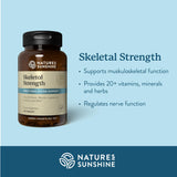 Nature's Sunshine primer plano de tabletas Skeletal Strength que revela textura y calidad