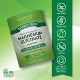 Nature's Truth cápsula en mano para comparar tamaño y dosificación