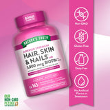 Nature's Truth softgel en mano listo para tomar con facilidad