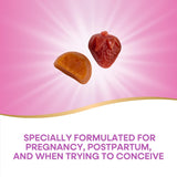 Nature's Way mujer tomando gomita prenatal, conveniencia diaria y sabor agradable