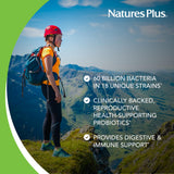 Nature's Plus cápsula en mano mostrando tamaño y facilidad de uso