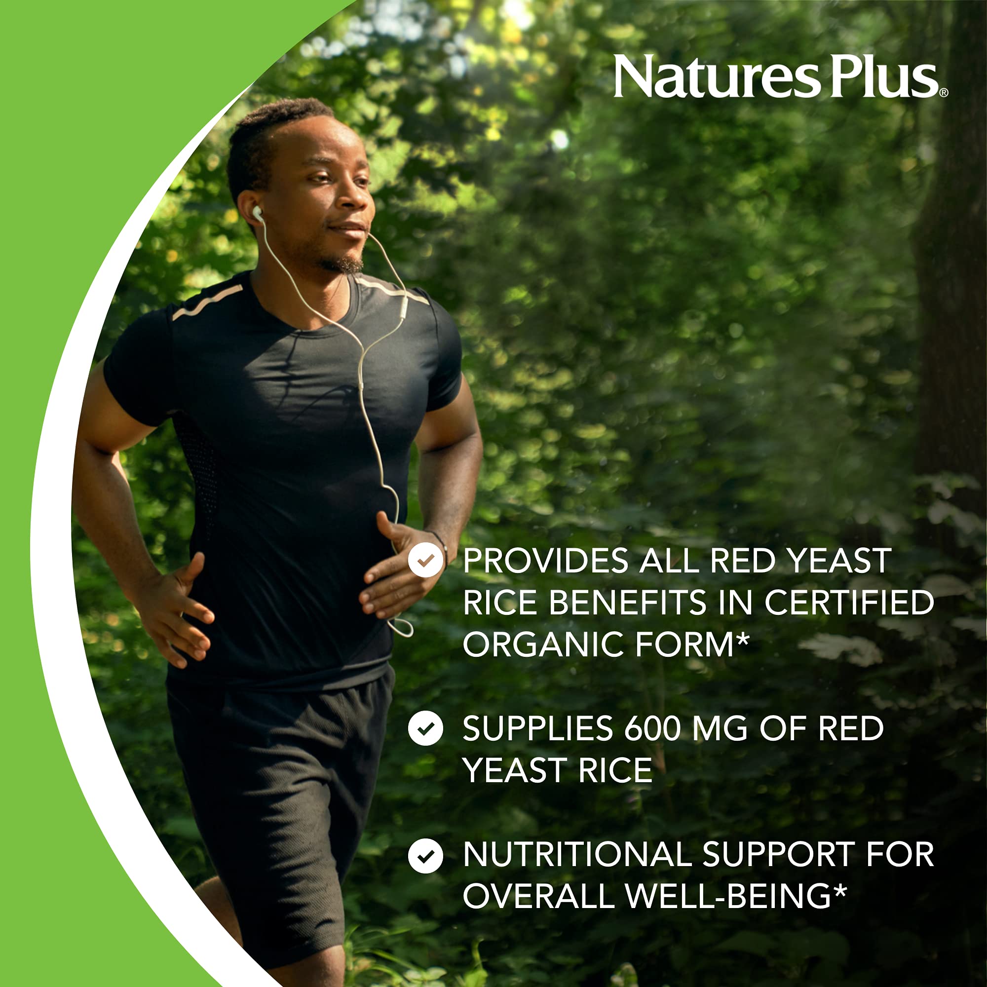 Nature's Plus cápsulas en mano para comparar tamaño y dosis diaria