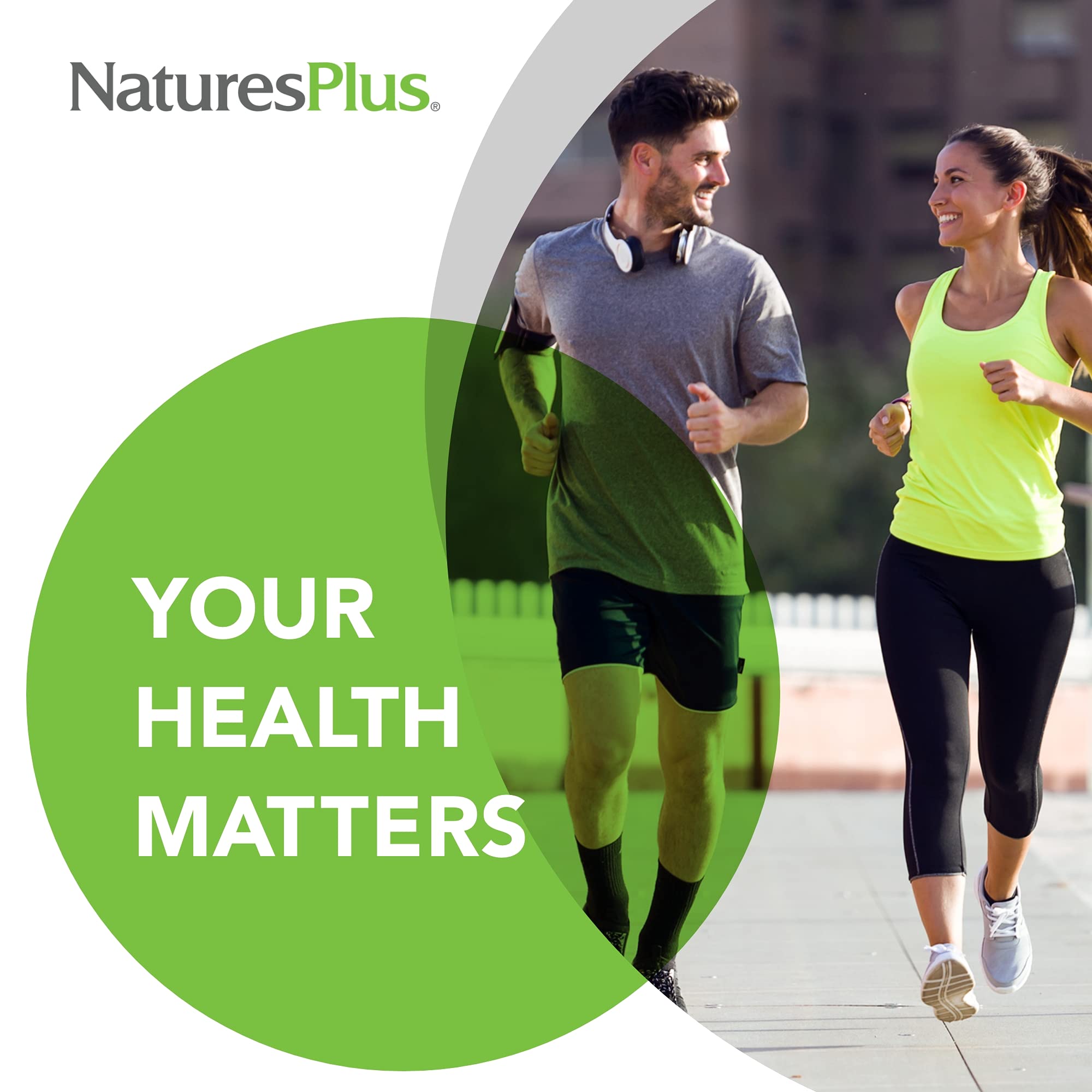 NaturesPlus comprimidos junto a vaina de vainilla y hojas verdes para transmitir sabor natural