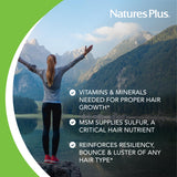 NaturesPlus comprimido en mano para comparar tamaño y facilidad de uso