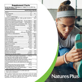 NaturesPlus detalle de la etiqueta con lista de vitaminas, minerales y extractos botánicos