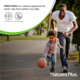 NaturesPlus Heartbeat tabletas en mano para comparar tamaño y dosificación