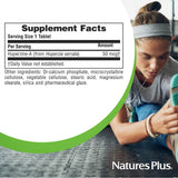Nature's Plus comparativa de tamaño en mano que muestra porción diaria