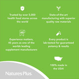 Persona sosteniendo NaturesPlus PABA sugiriendo uso diario sencillo y rutina de bienestar