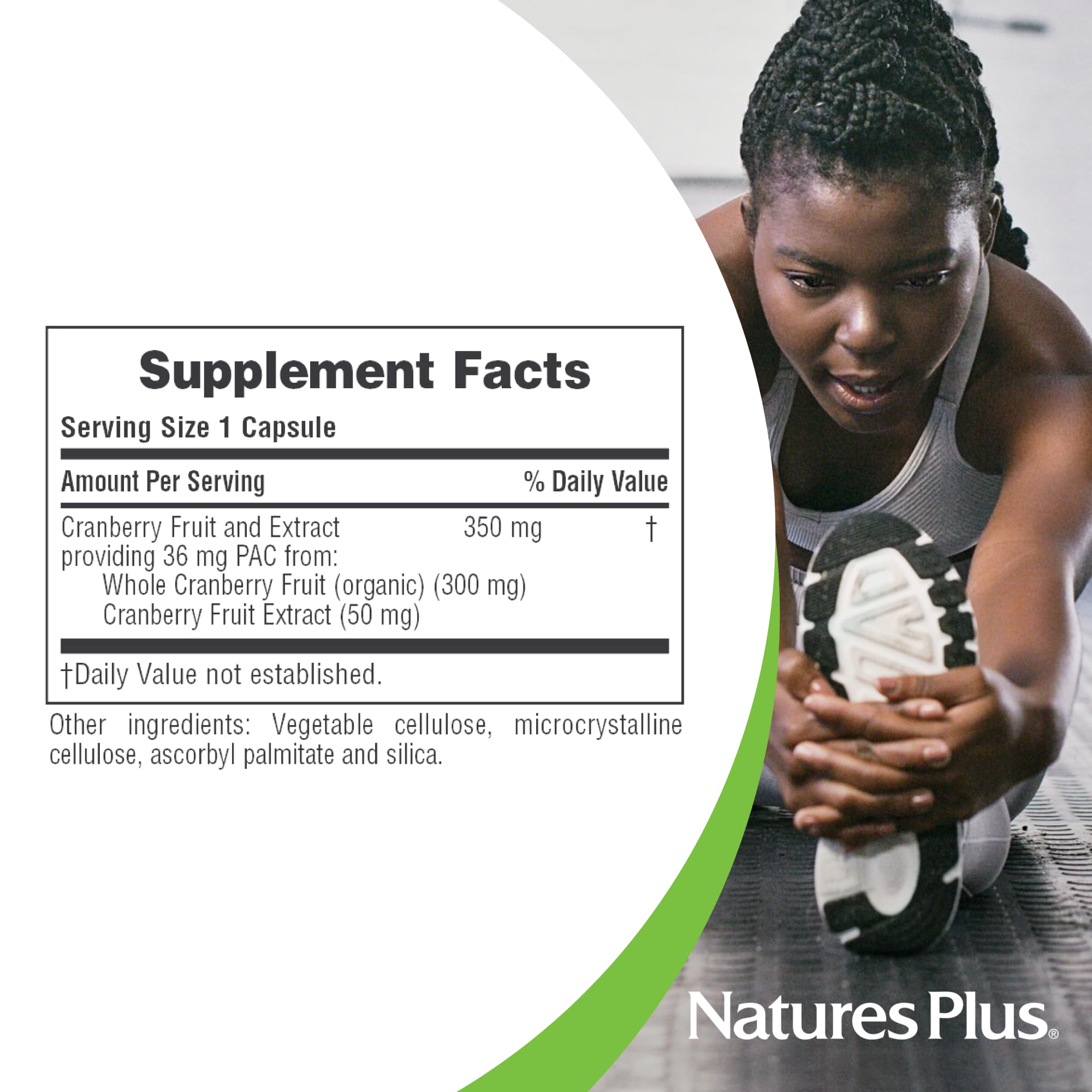 NaturesPlus cápsula en mano para comparar tamaño y dosificación visual