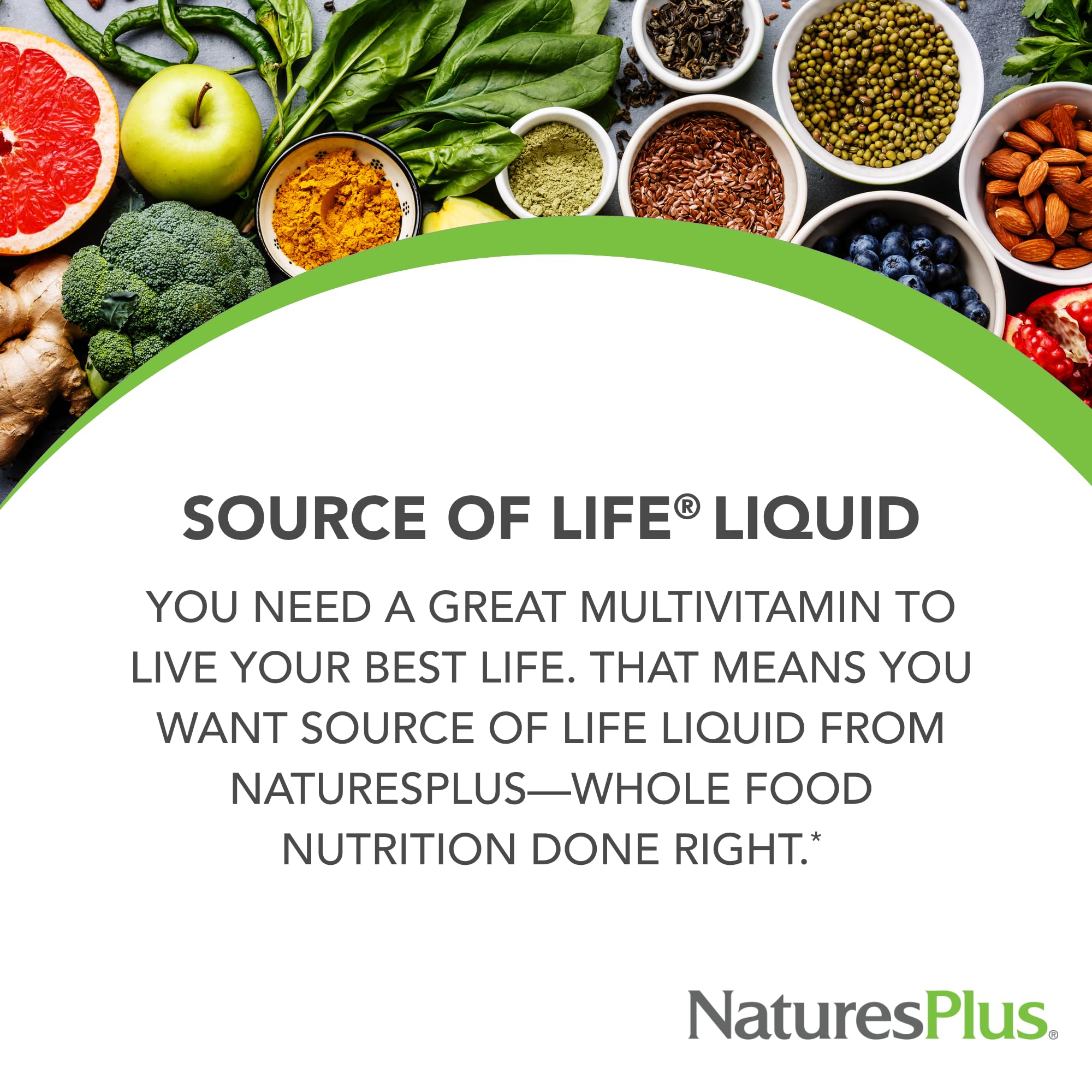 NaturesPlus persona midiendo el suplemento con tapa dosificadora para dosis precisa
