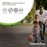 NaturesPlus frasco colocado en entorno natural resaltando origen orgánico