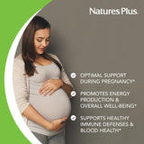 NaturesPlus tableta en mano para comparar tamaño y dosificación práctica