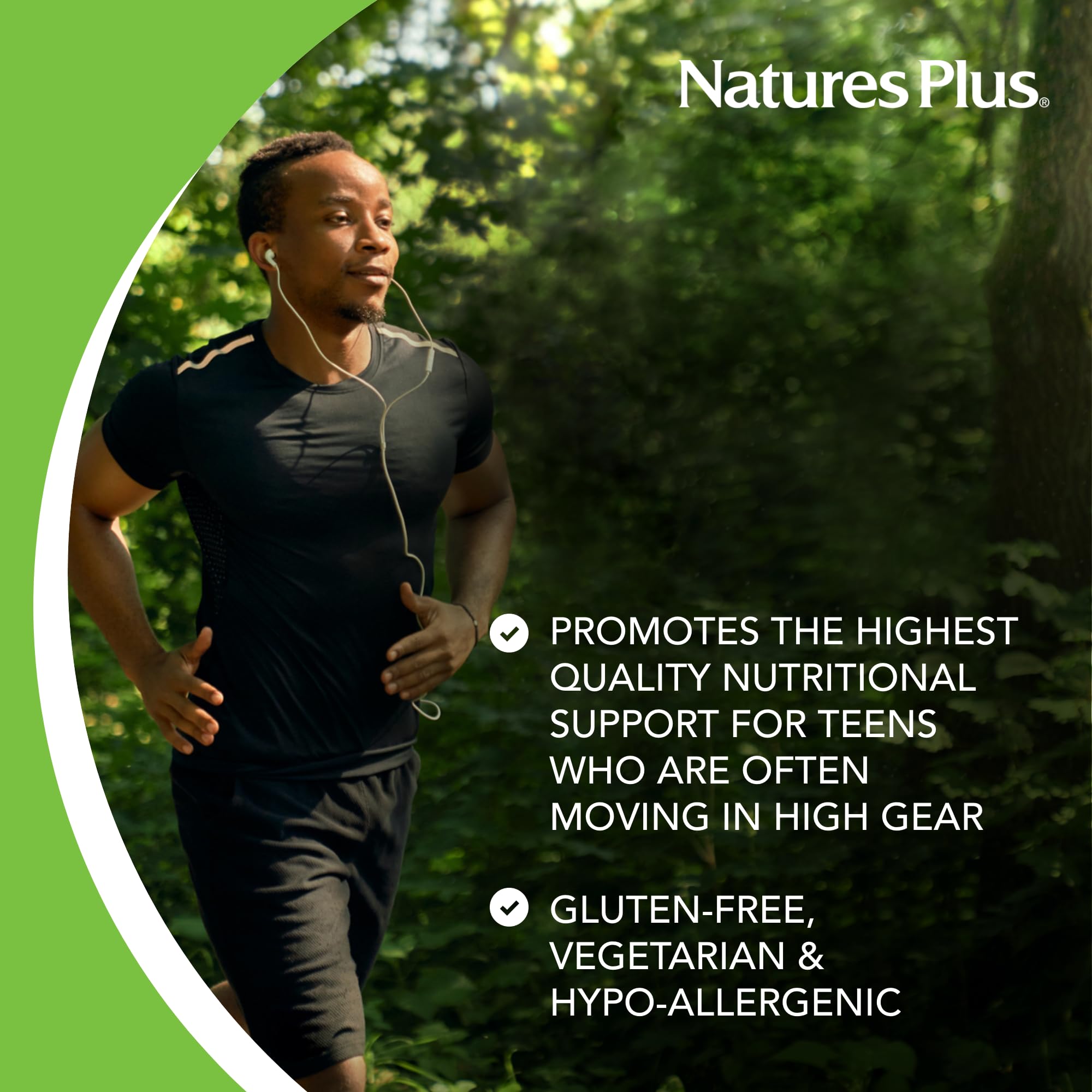 NaturesPlus persona sosteniendo wafer antes de masticar, alternativa conveniente a pastillas