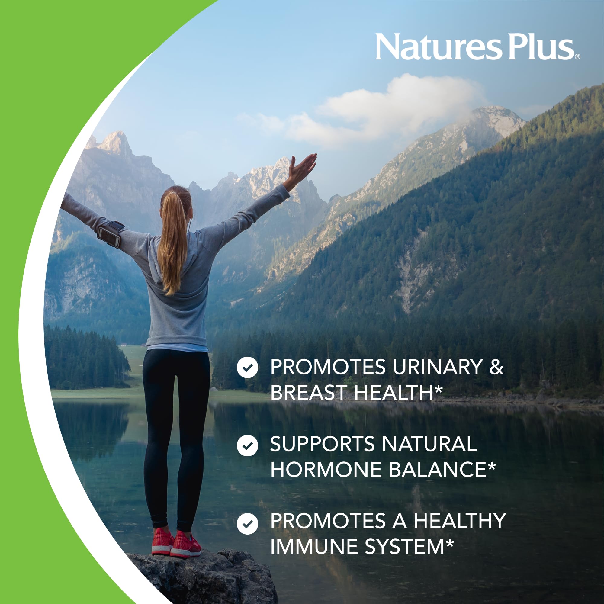 NaturesPlus tabletas en mano para comparar tamaño y facilidad de masticar