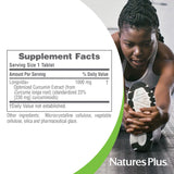NaturesPlus tabletas en mano para comparar escala y facilidad de consumo diario