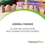 NaturesPlus tabletas en mano para comparar tamaño y dosificación